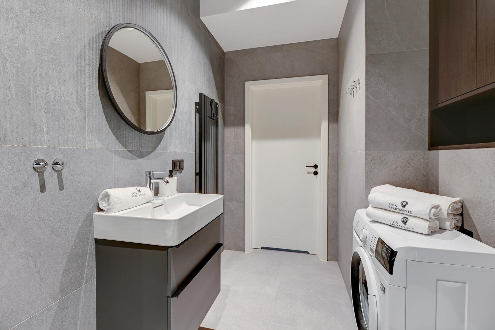Scala 60D City Center Apartments With Parking By Lion Apartments Gdańsk Exteriör bild